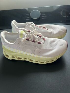 On Running Cloudmonster Running Sneakers